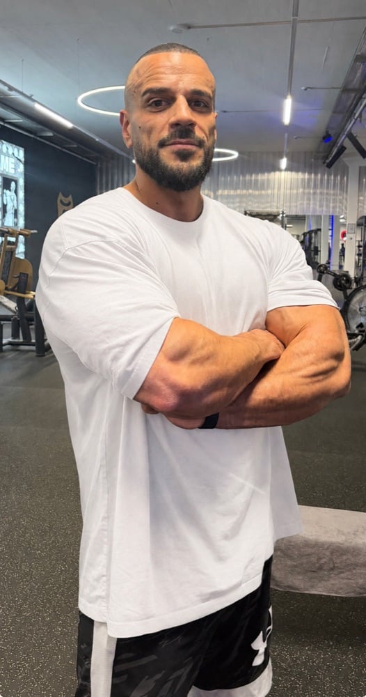 Henrique Xavier, personal trainer et thérapeute en nutrition chez Central Gym Bulle